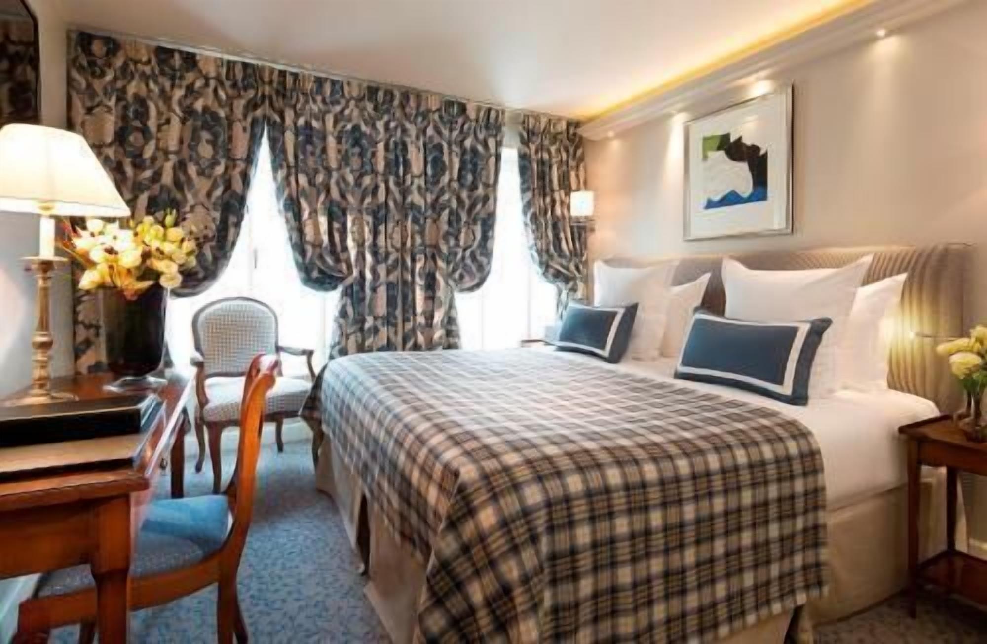 Minibar, in-room safe, desk, blackout drapes