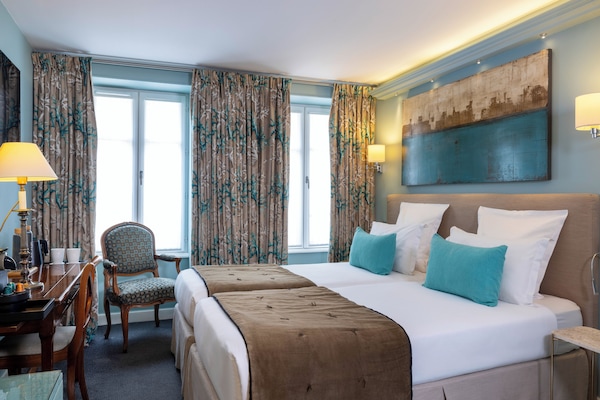 Superior-herbergi fyrir tvo | Míníbar, öryggishólf í herbergi, skrifborð, myrkratjöld/-gardínur