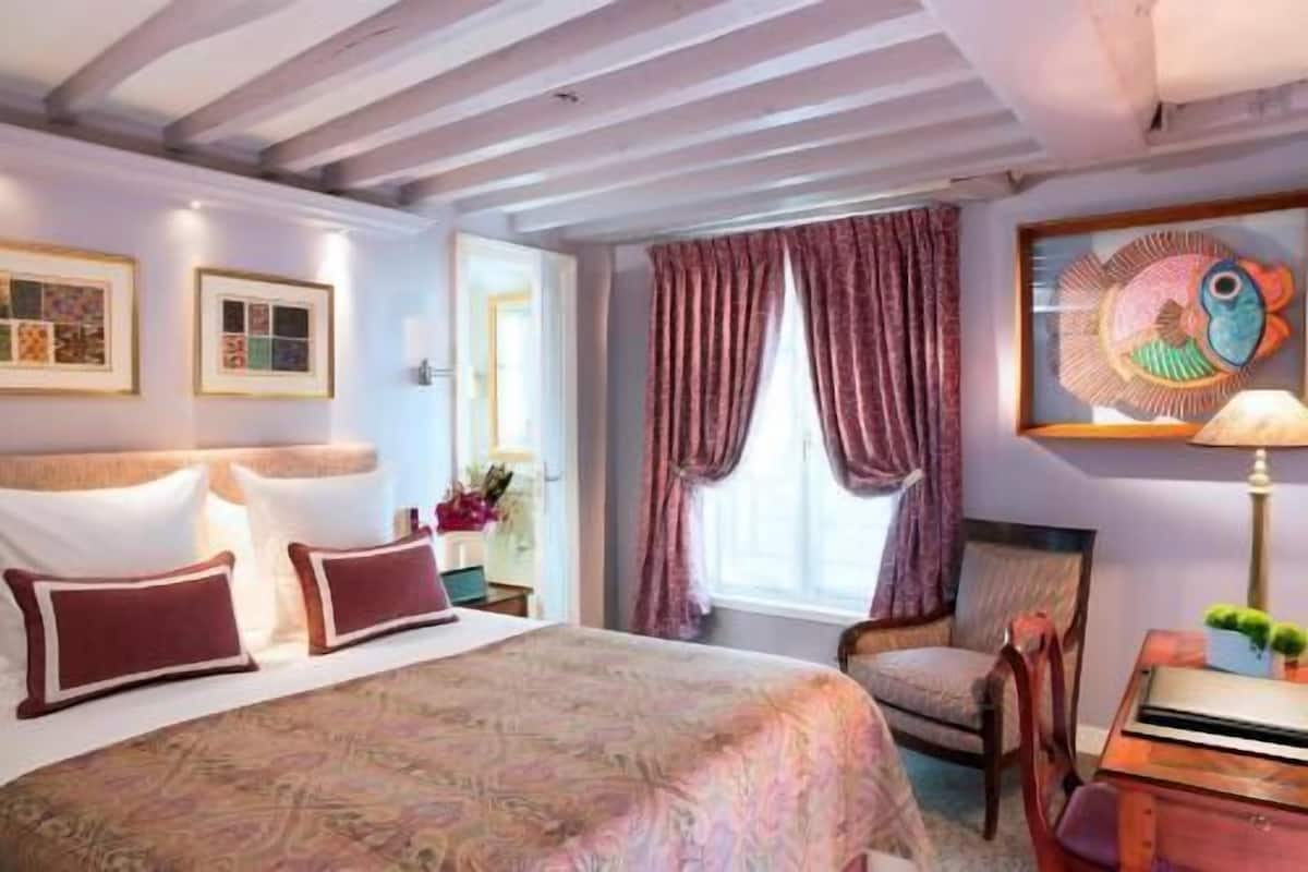 Minibar, in-room safe, desk, blackout drapes