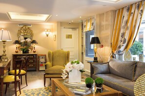 ฝ่ายต้อนรับ