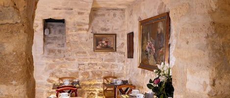 Petit déjeuner buffet (18 EUR par personne)