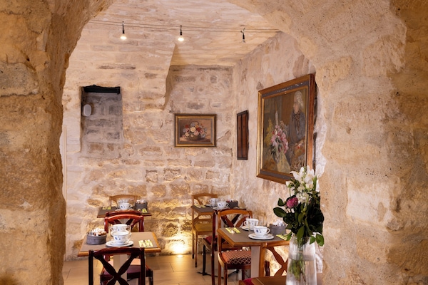 Dagelijks ontbijtbuffet (EUR 18 per persoon)