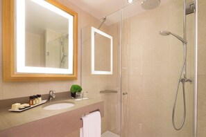2 connected rooms | Minibar, in-room safe, desk, blackout curtains