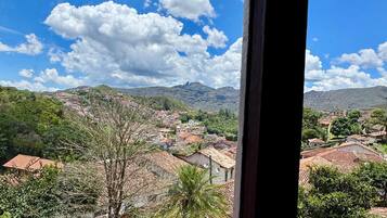 Minibar, free WiFi, bed sheets