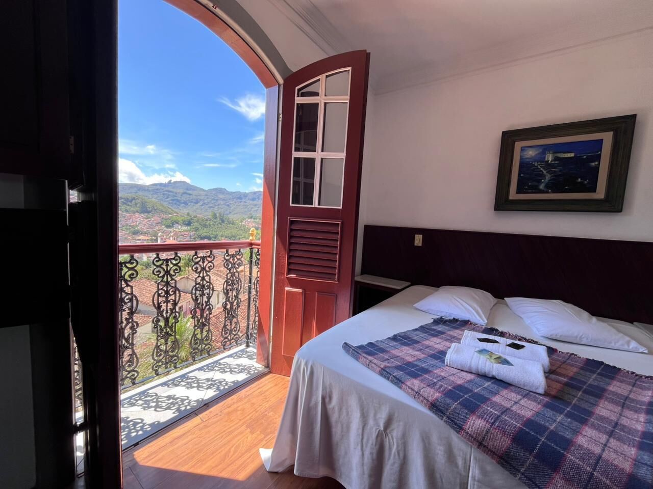 Luxury Room, Mountain View | Minibar, free WiFi, bed sheets