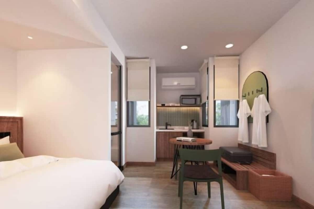 In-room safe, free WiFi, bed sheets