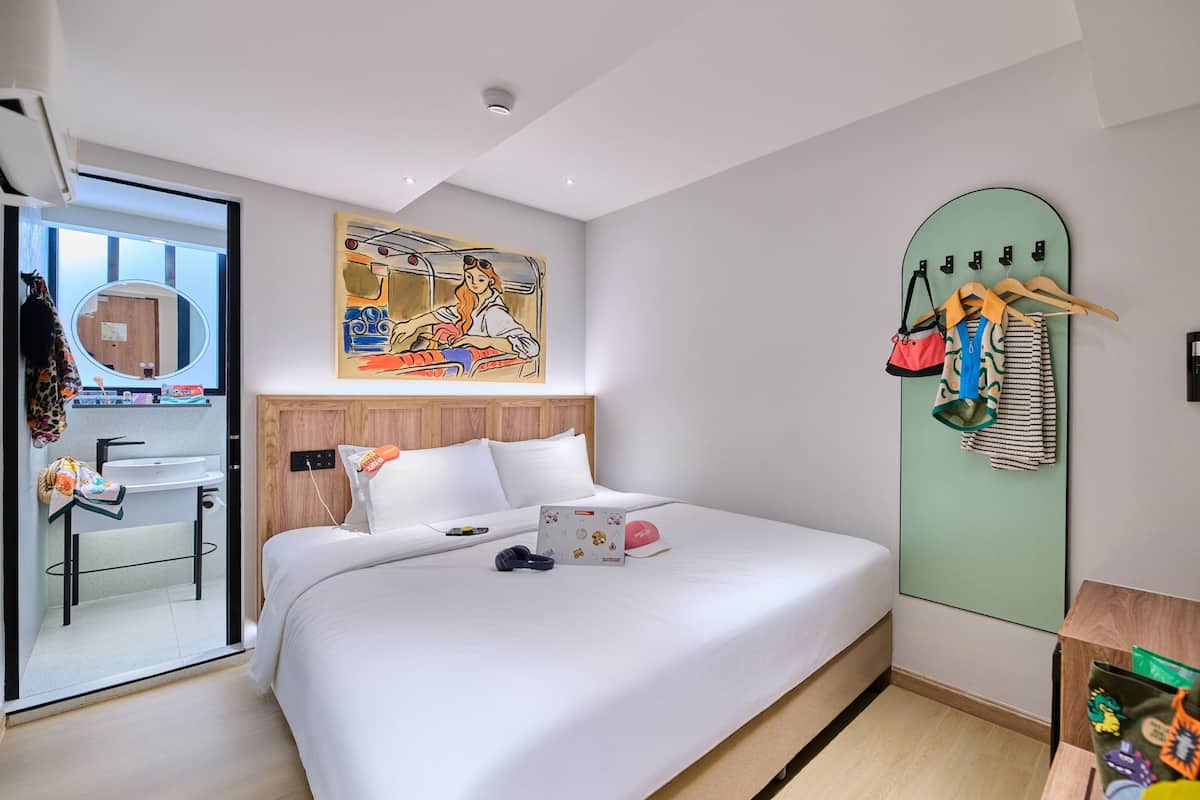 The Sidekick - Superior King Room | In-room safe, free WiFi, bed sheets