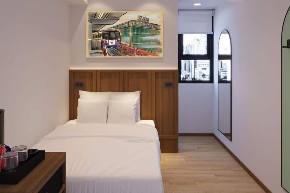 In-room safe, free WiFi, bed sheets