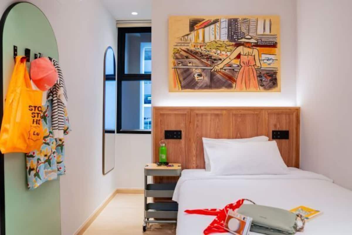 In-room safe, free WiFi, bed sheets