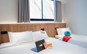 The Triplex (Deluxe Triple Room) | In-room safe, free WiFi, bed sheets