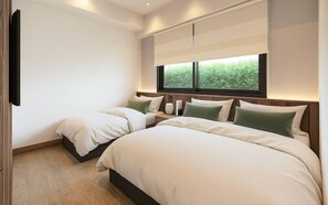 华丽三人房 | 客房内保险箱、免费 WiFi、床单