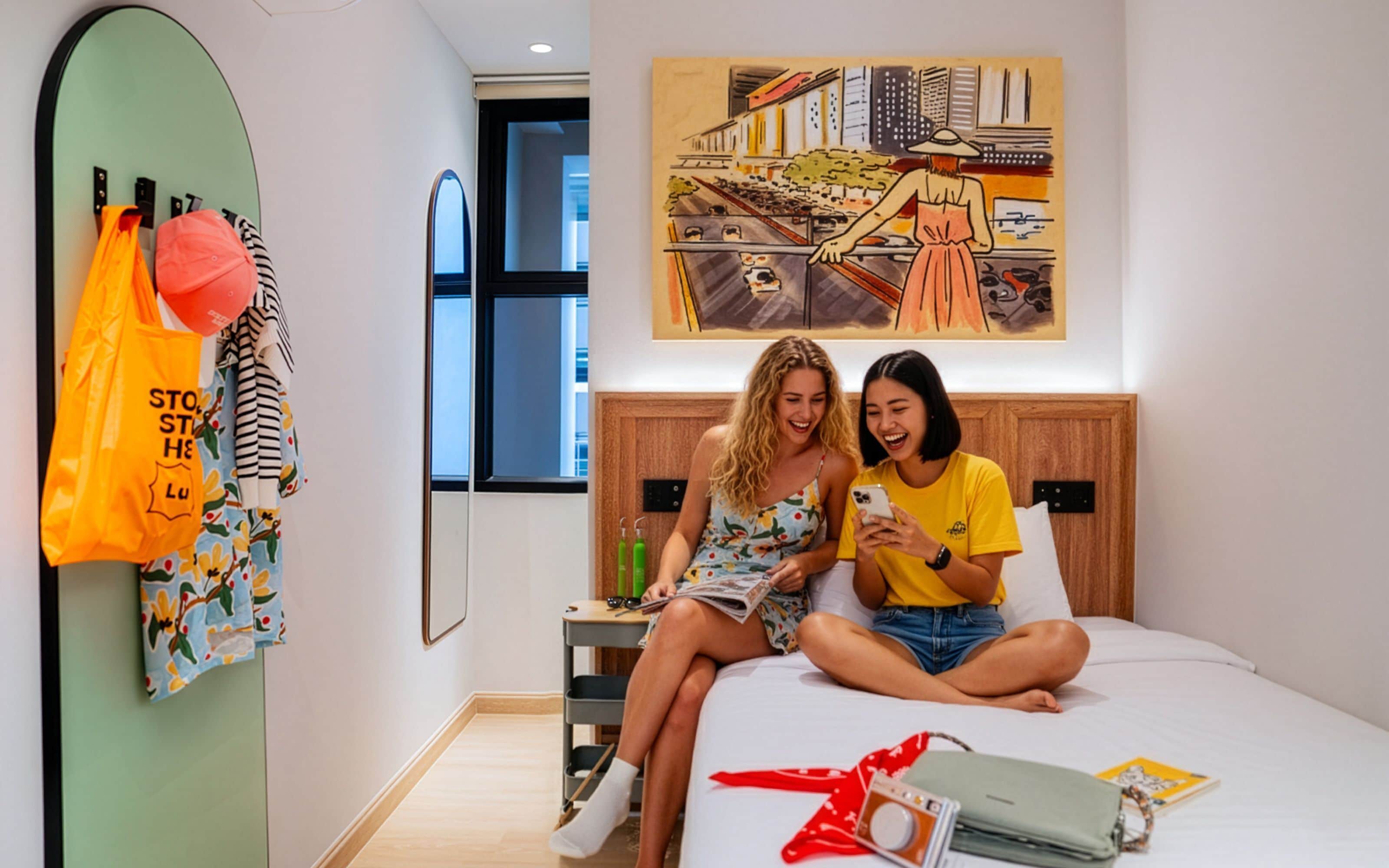 Econo Double with Shared Bathroom | セーフティボックス (室内)、WiFi (無料)、ベッドシーツ