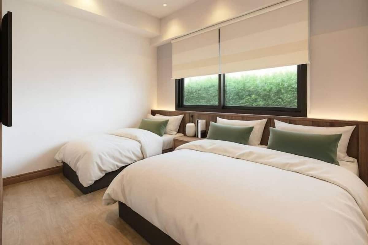 In-room safe, free WiFi, bed sheets