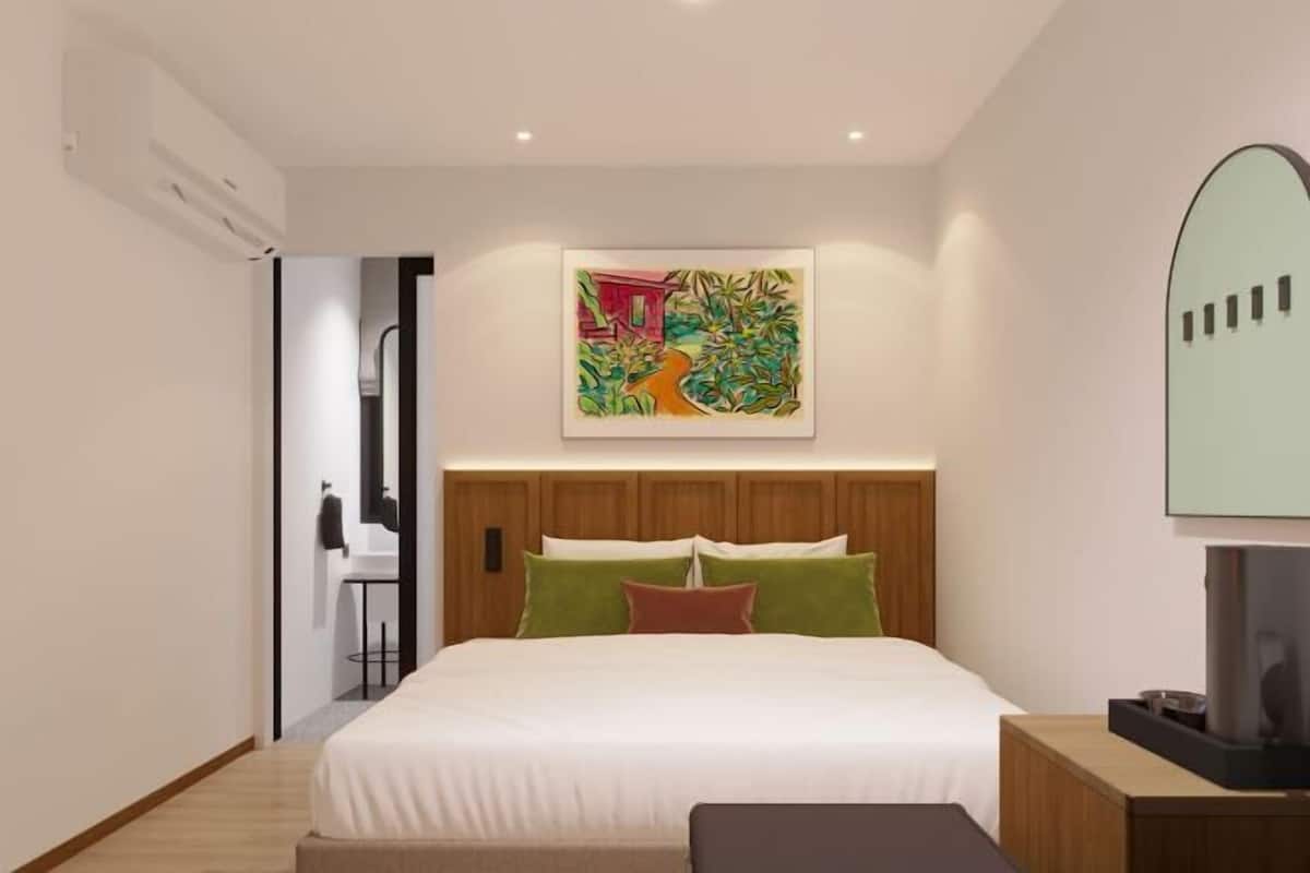 In-room safe, free WiFi, bed sheets