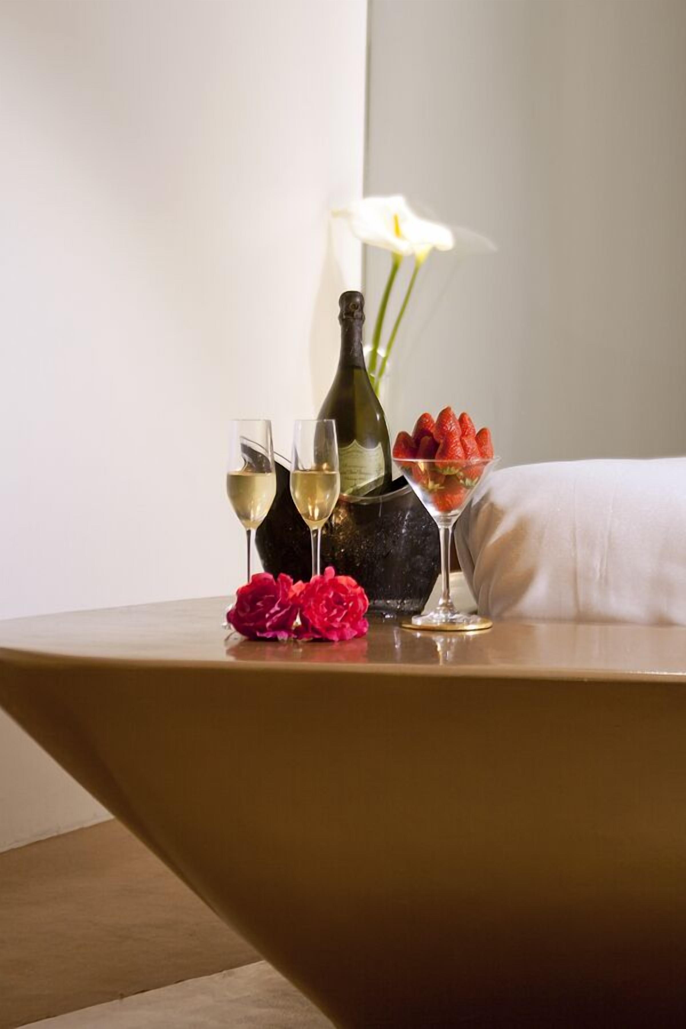 suite | room amenity