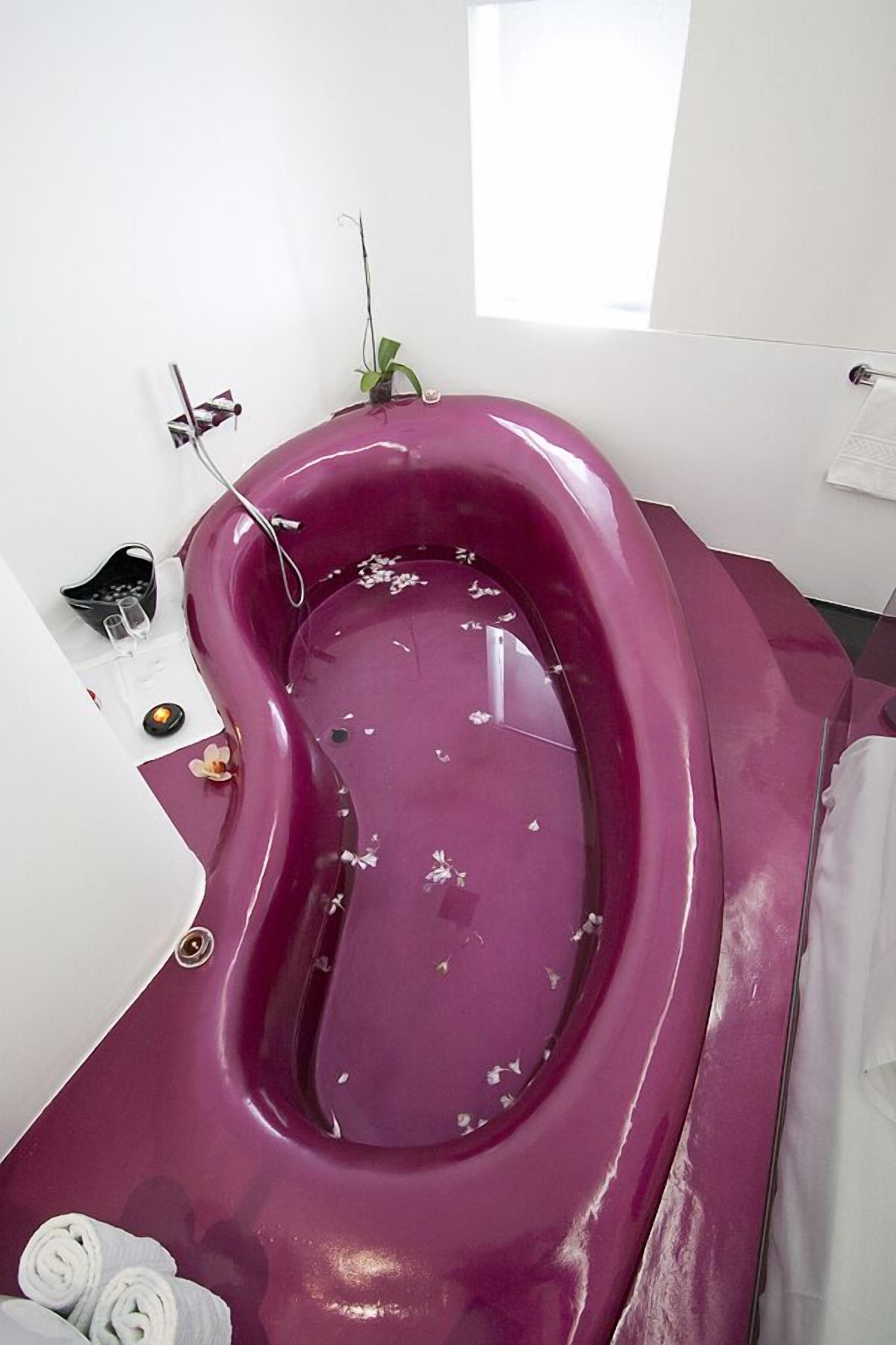 superior room | deep-soaking bathtub