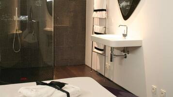 1 dormitorio, minibar, caja fuerte y sistema de insonorización