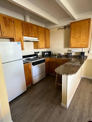 Microwave, coffee/tea maker - El Terado Terrace (Avalon)