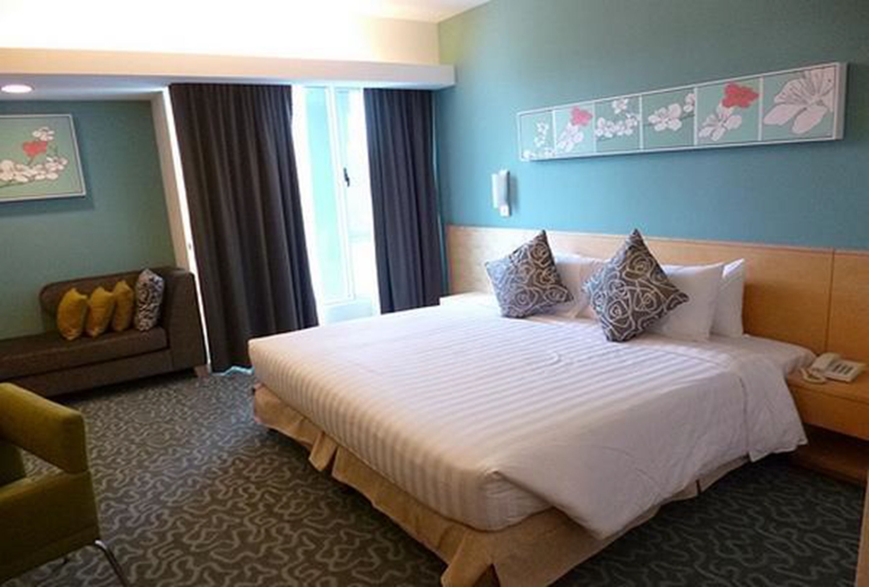 Minibar, in-room safe, desk, soundproofing