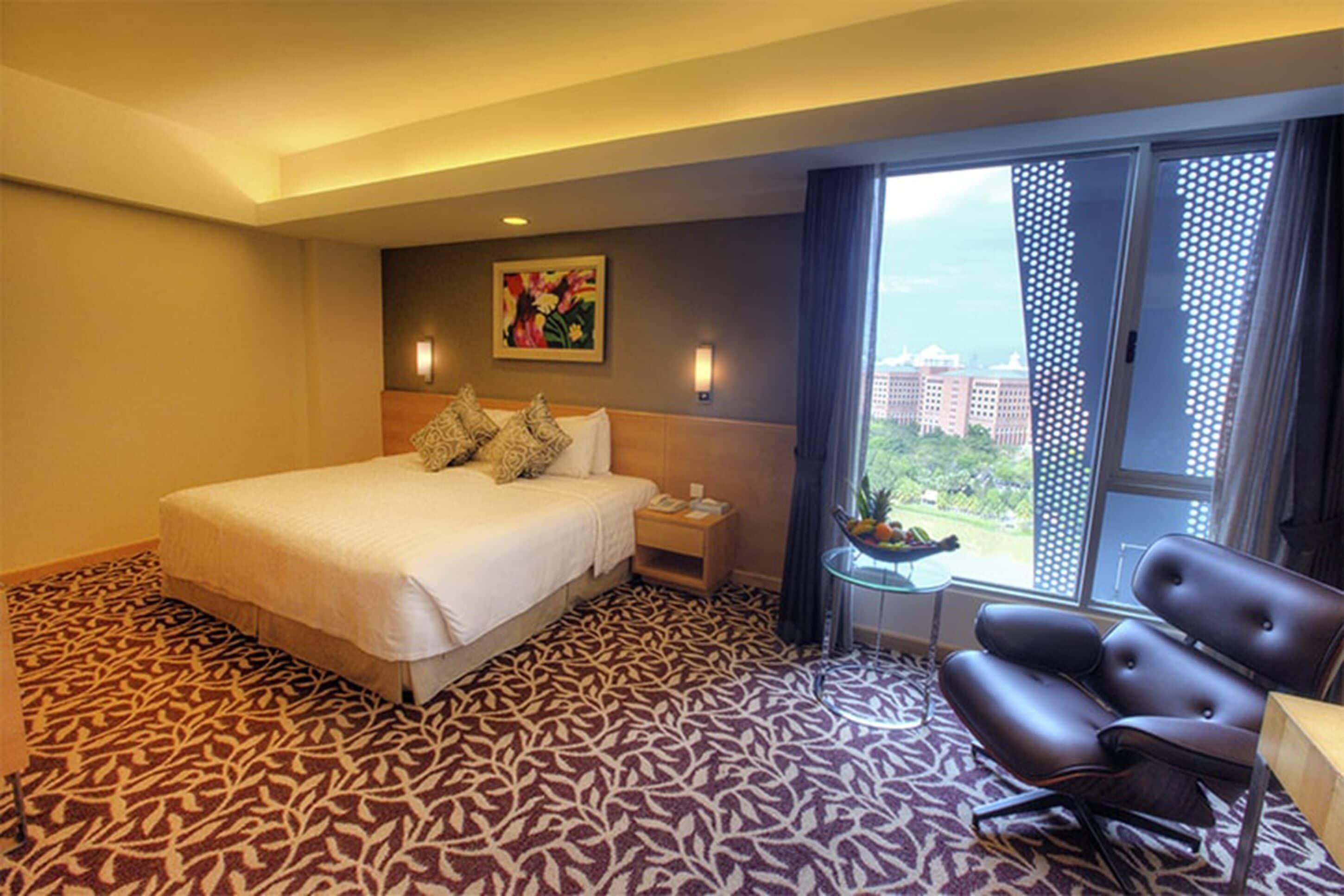 Minibar, coffres-forts dans les chambres, bureau, chambres insonorisées