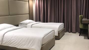 Club Room | Premium bedding, minibar, in-room safe, individually furnished