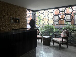 Couples treatment rooms, aromatherapy, hot stone massages