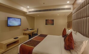 Junior Suite | Premium bedding, minibar, in-room safe, individually furnished - Levana Hotel (Lucknow)