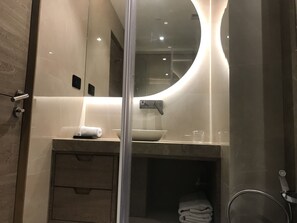 Club Room | Bathroom | Shower, free toiletries, hair dryer, towels - Levana Hotel (Lucknow)