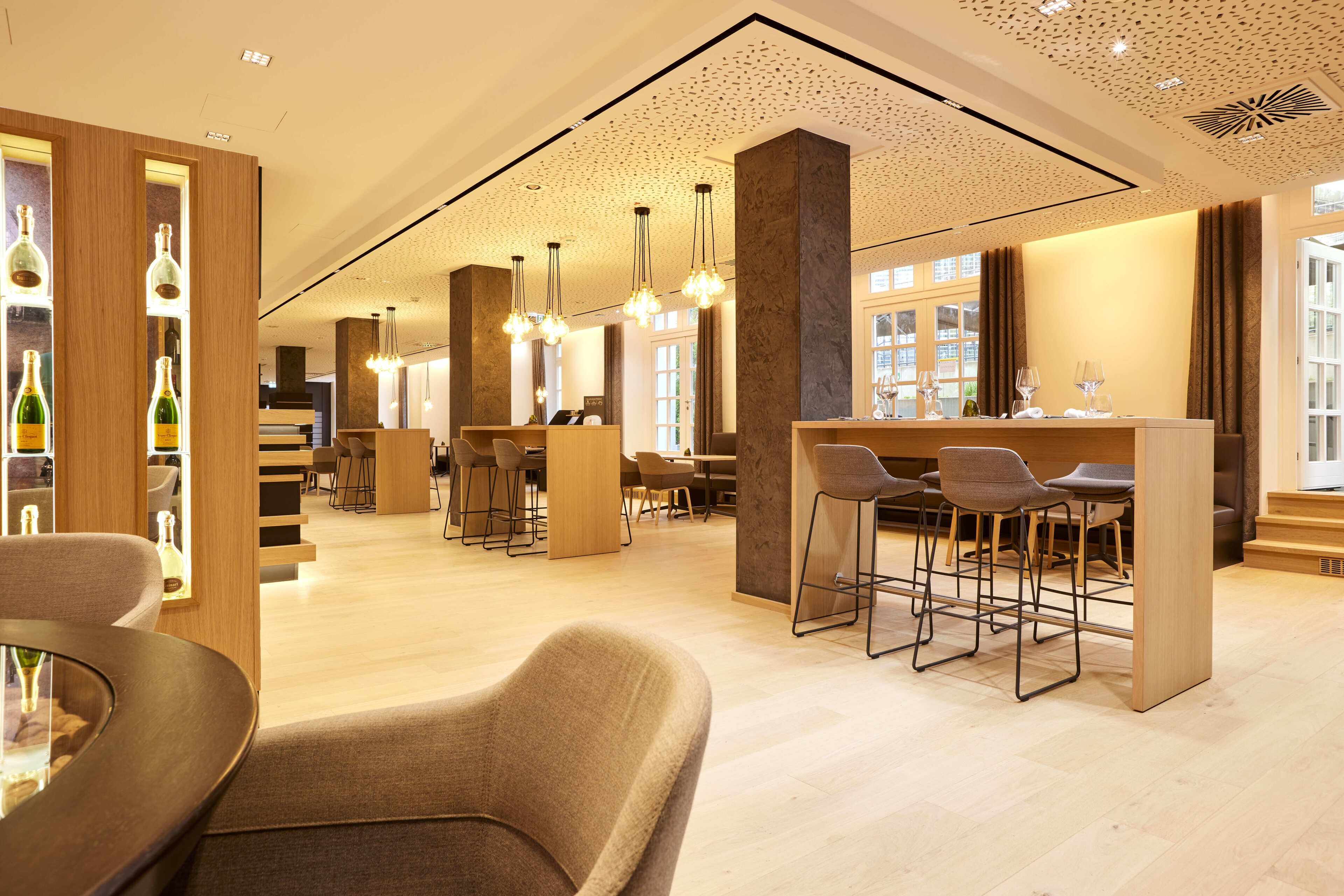 Breakfast, lunch served; international cuisine, al fresco dining 