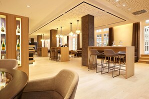 Frühstück, Mittagessen, internationale Küche, Speisen im Freien