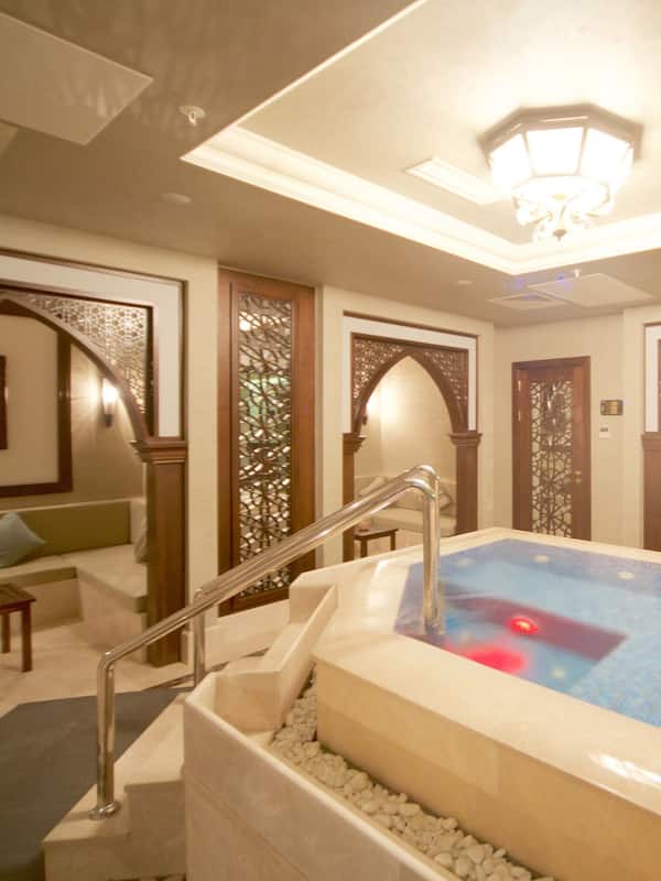 Sauna, steam room, Turkish bath/hammam, body treatments