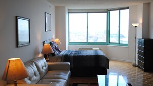 Estudio | 1 habitación, escritorio, tabla de planchar con plancha y cunas 