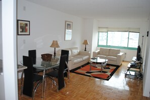 Appartamento, 1 camera da letto | Area soggiorno | TV al plasma, lettore DVD