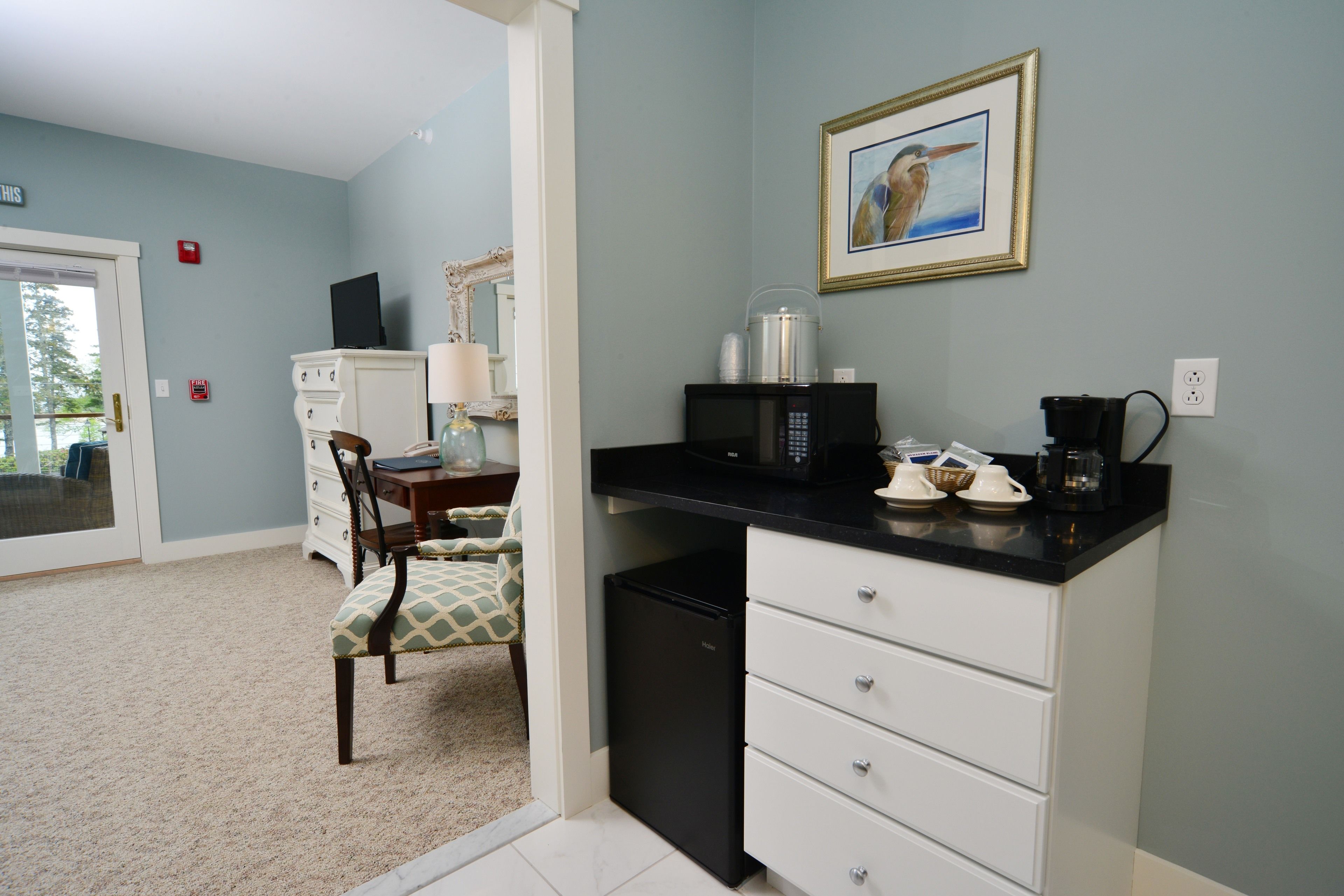 premier room | private kitchenette | fridge, coffee/tea maker