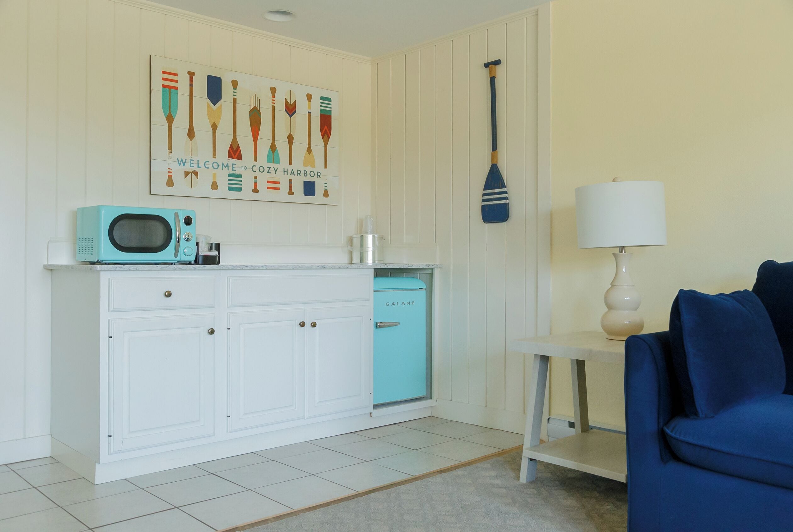 deluxe suite | living area