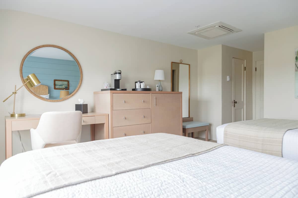 1 bedroom, individually decorated, individually furnished