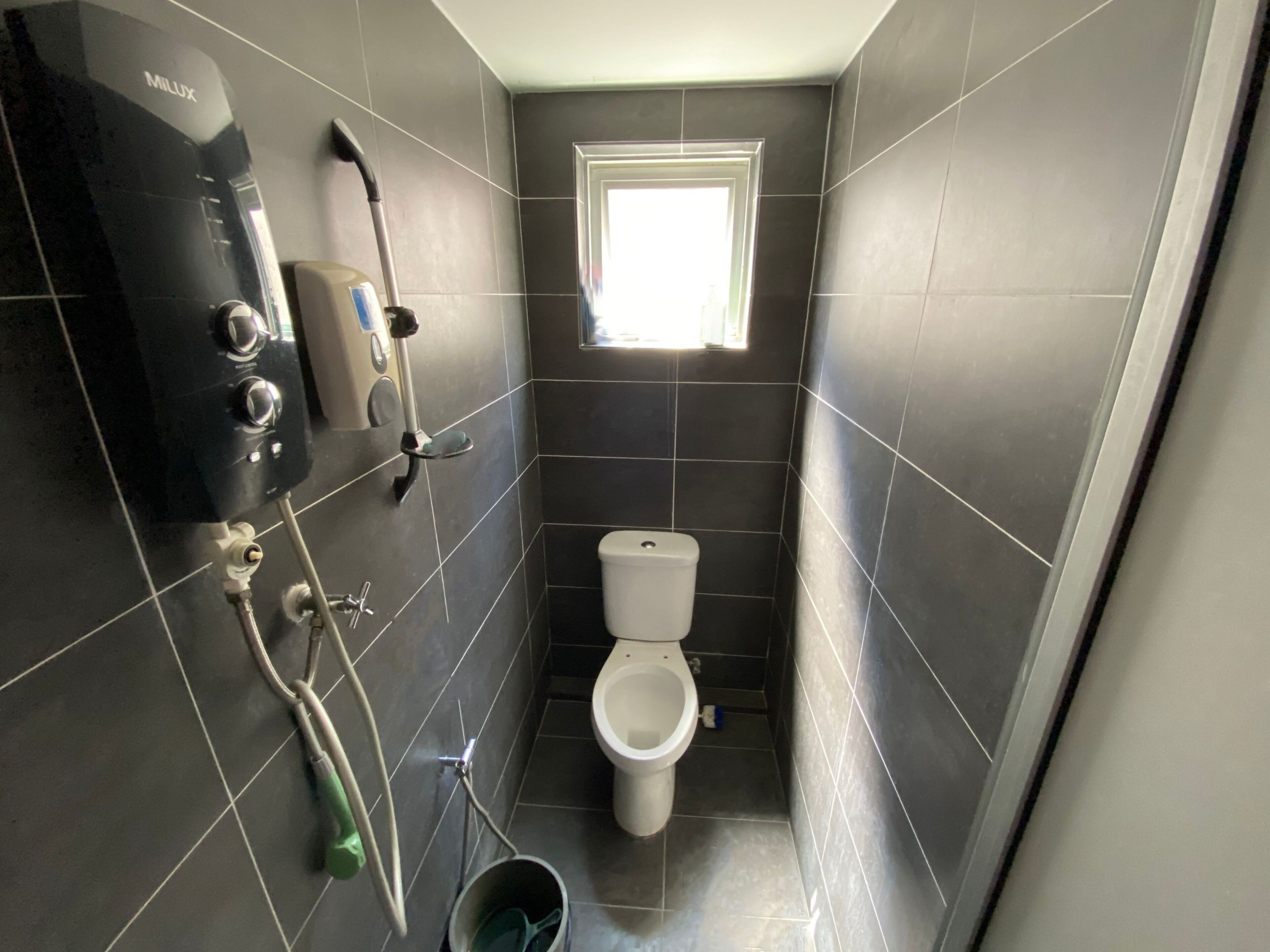 Apartment, 3 Bedrooms | Bathroom | Shower, hair dryer, towels