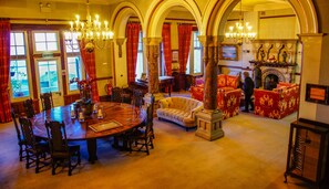 Lobby sitting area - Camelot Castle Hotel (Tintagel)