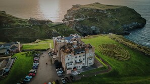 Free self parking - Camelot Castle Hotel (Tintagel)