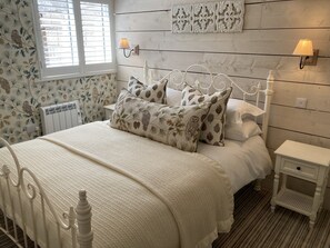 Luxury Self-Catering Apartment No 2 (Not Pet Friendly) | Premium bedding, iron/ironing board, cribs/infant beds, free WiFi