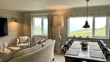 Deluxe-Apartment, 3 Schlafzimmer, Meerblick | Wohnbereich