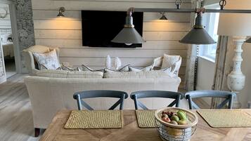 Appartement Deluxe, 3 chambres, vue mer | Coin séjour