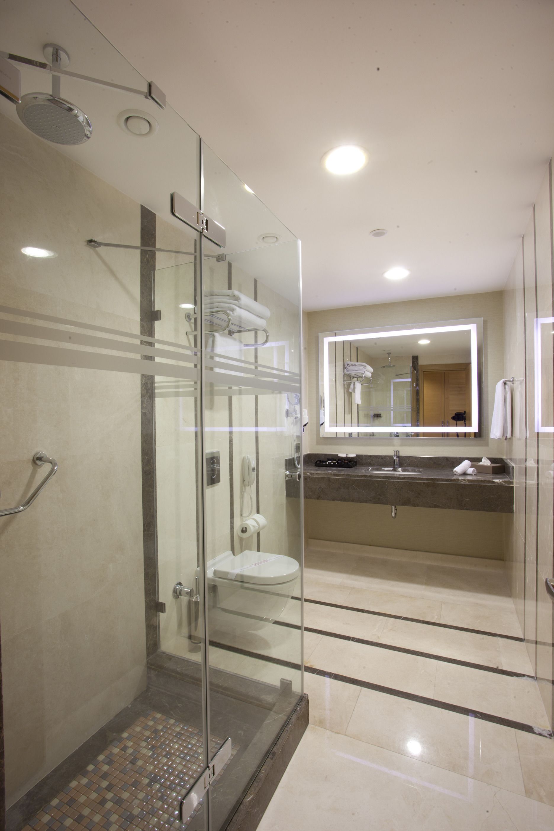 couples treatment room(s), body scrubs, facials, massages