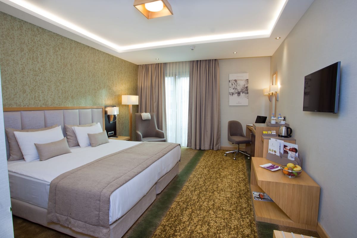 Hochwertige Bettwaren, Minibar, Zimmersafe, Schreibtisch