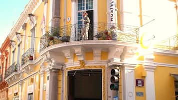 Vista frontal de la propiedad