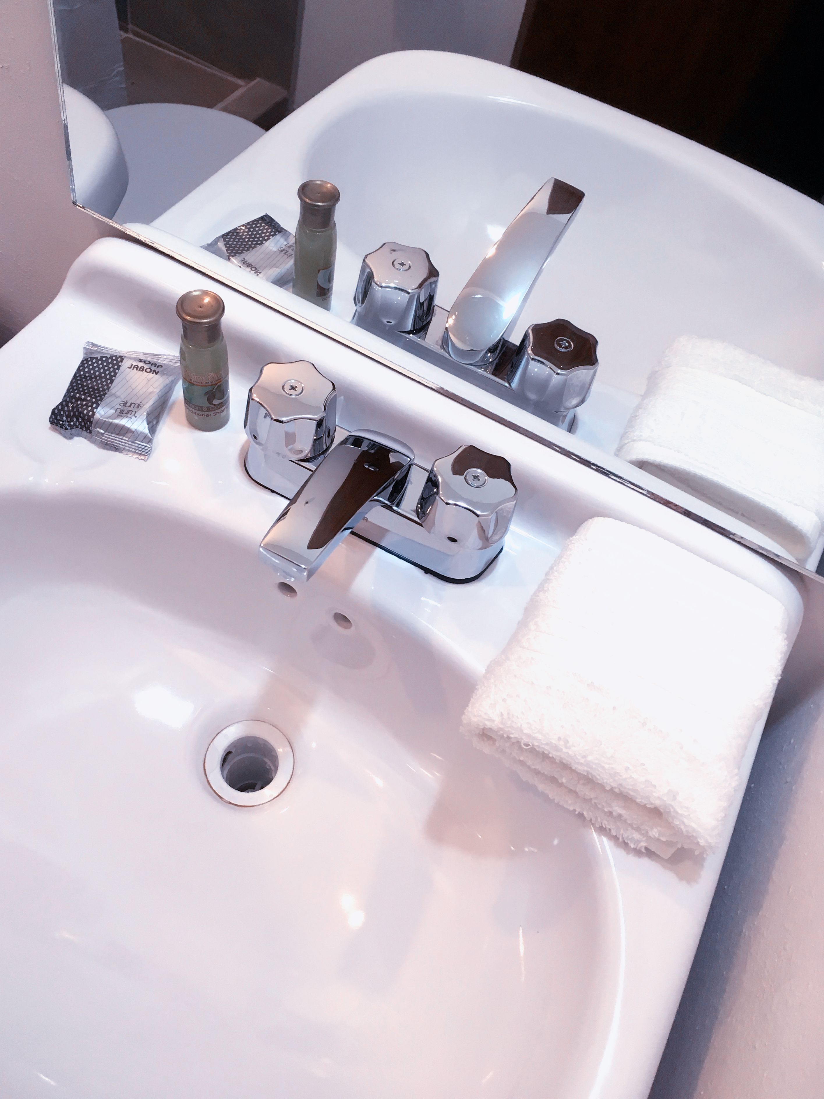 standard single room, 1 single bed, ensuite | bathroom | shower, free toiletries, hair dryer, towels