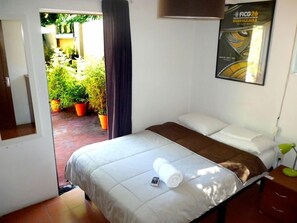 Standard-Doppelzimmer, 1 Doppelbett, mit Bad | Zimmersafe, individuell dekoriert, Bügeleisen/Bügelbrett