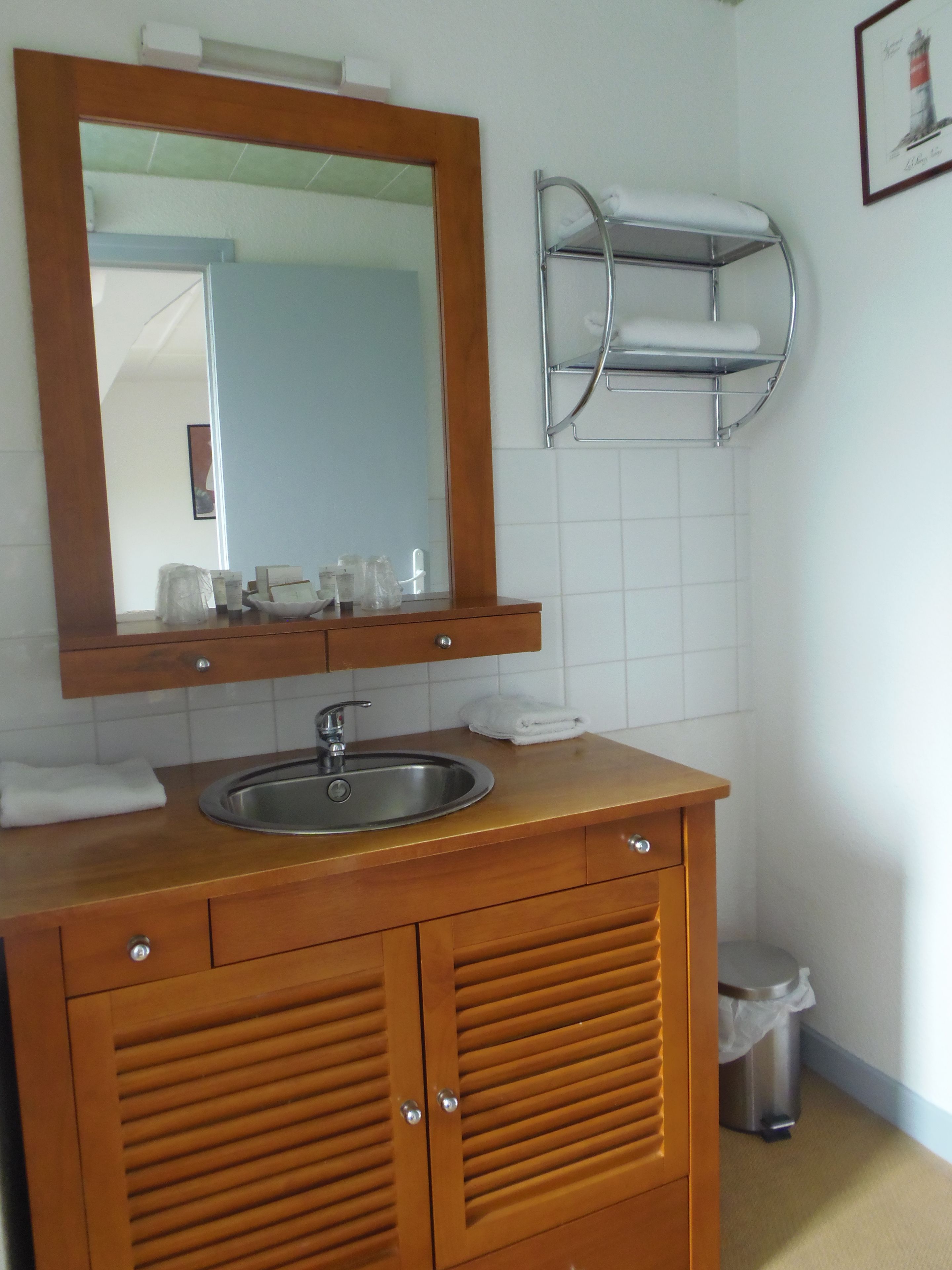 quadruple room | bathroom sink