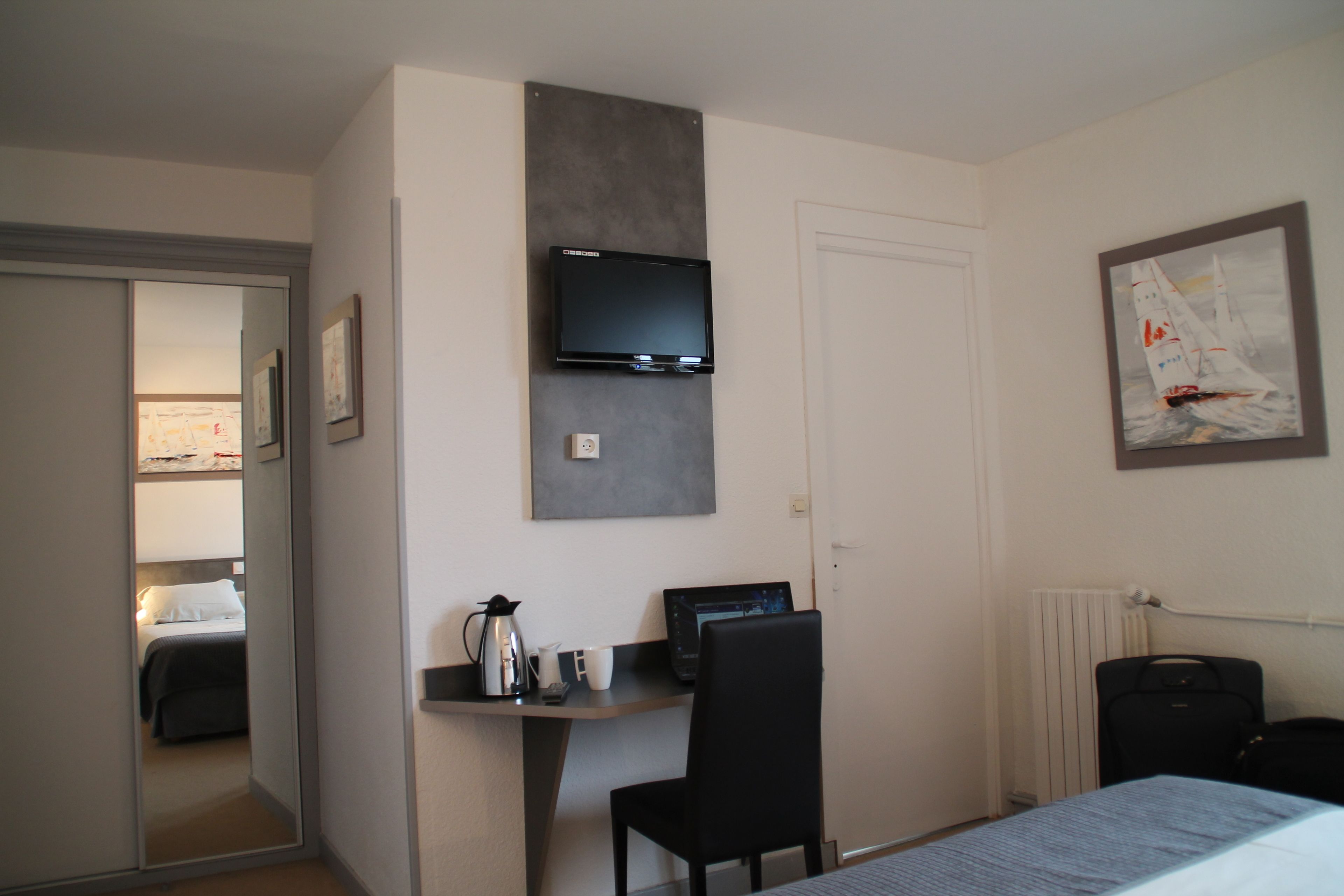 superior room | living area | flat-screen tv