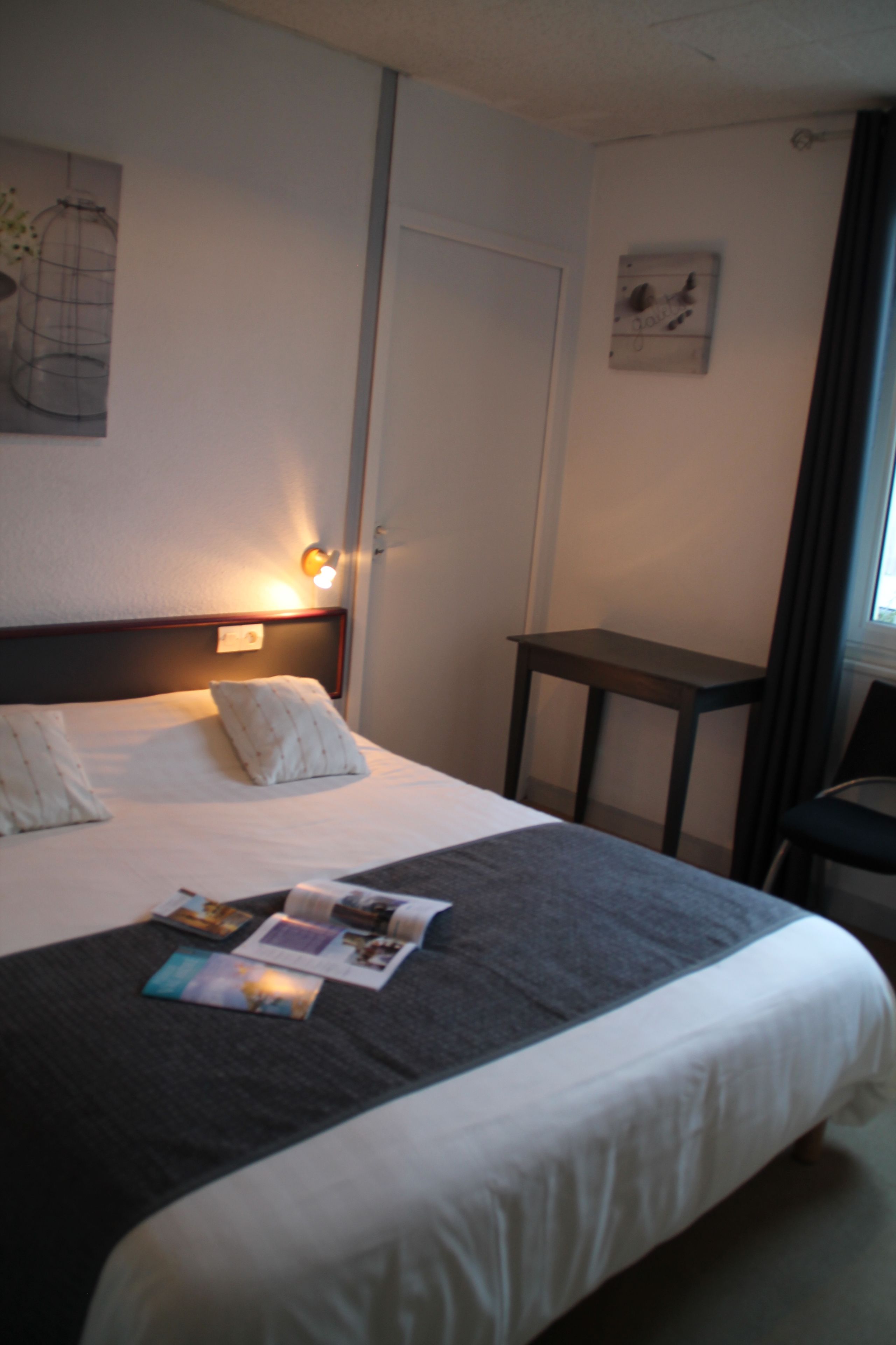 superior room | in-room safe, individually decorated, individually furnished, desk